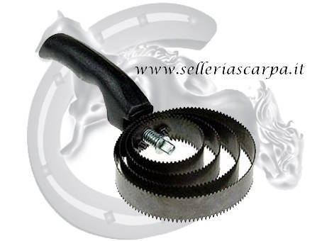 STRIGLIA FERRO CON MANICO AG00040